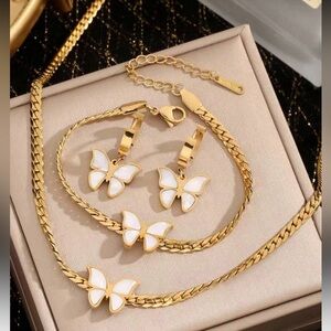 Fashion Jewelry Gold and White Butterfly Necklace Set